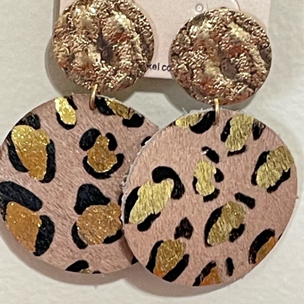 🎉JUST IN! Mary Margaret Pink Leather Gold Leopard Earrings